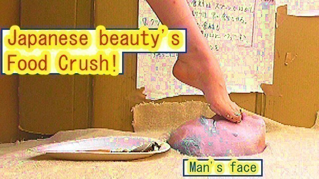 The Man Eats Food Stuck to the Sole of Japanese Beauty's Foot!
